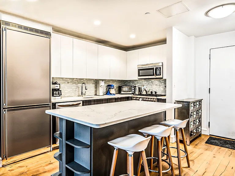 25-21 43rd Ave #Penthouse 4 — Photo 4