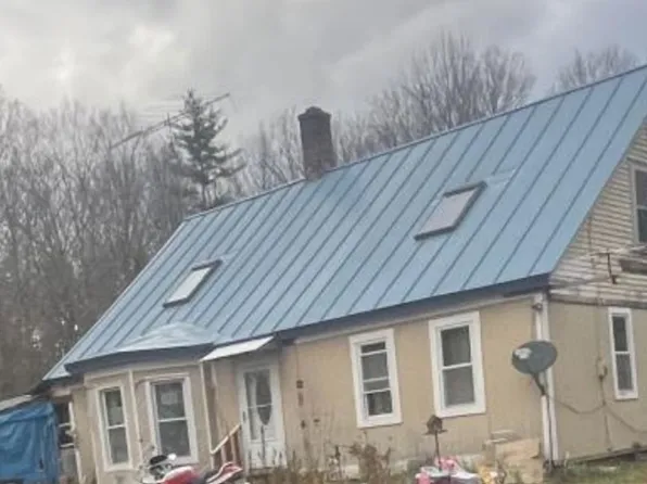 554 Elm St, Claremont, NH 03743