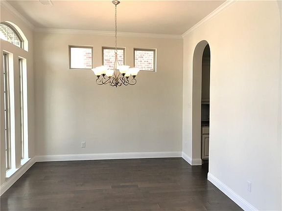 3rd image of 6924 Royal View Dr