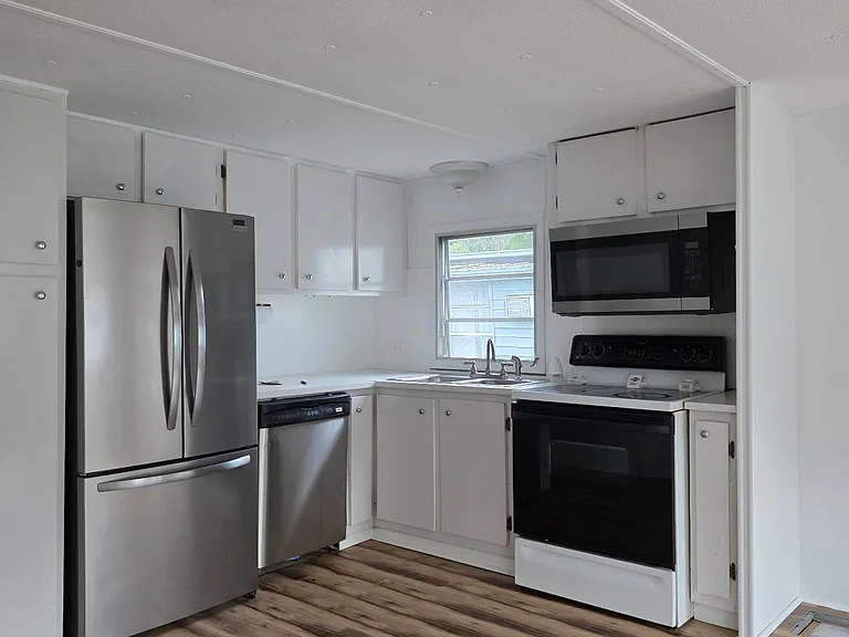 4832 Cottage St — Photo 5