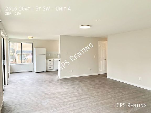 5th image of 2616 204th St SW #A