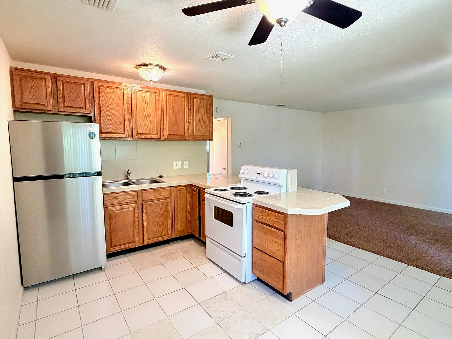 Royal Arms Apartments (Saginaw Way) - 1439-D — Photo 1