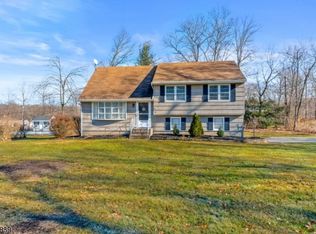 31 Clifton Rd, Oak Ridge, NJ 07438