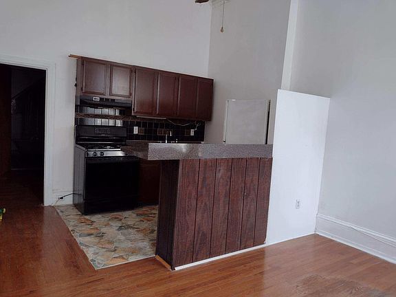 3rd image of 17XX Mount Vernon St Floor 1