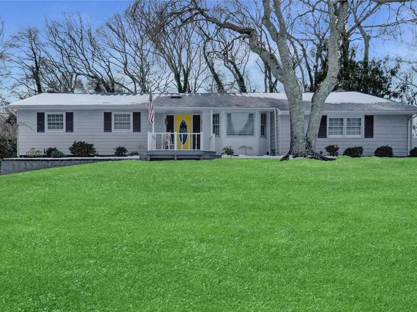 36 Revelyn Court, Sayville, NY 11782