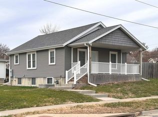 301 N 7th St, Chariton, IA 50049