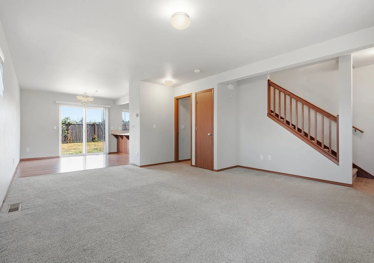 4 Bedroom 2.5 Bathroom located in Napavine — Photo 4