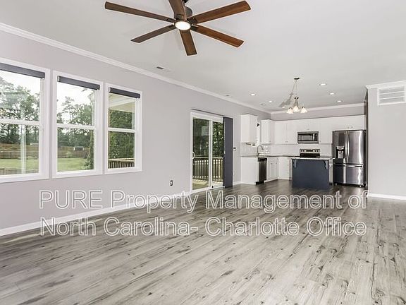 4th image of 327 Silverleaf Dr