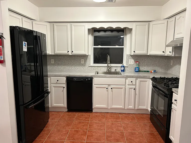 251 S 18th St #2 — Photo 3