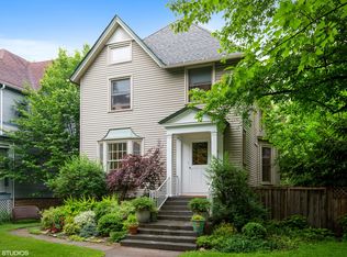 155 N Harvey Ave, Oak Park, IL 60302
