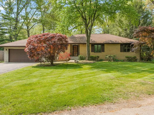 204 Oriole Trl, Trail Creek, IN 46360