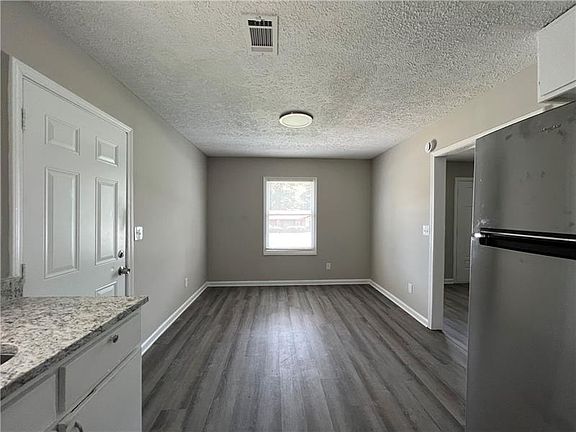4th image of 710 Prince Dr
