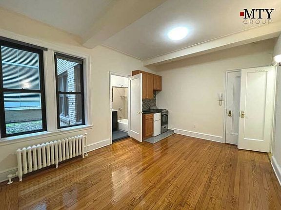 2nd image of 155 E 52nd St APT 2K