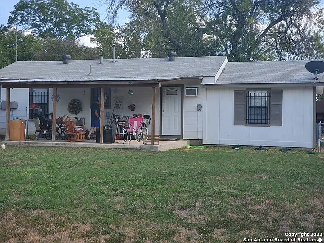 2 bed, 1.0 bath, 736 sqft, $1,250 — Photo 2