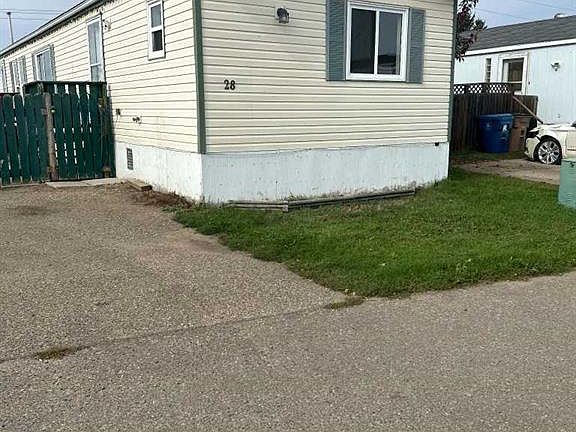 2nd image of 28 Maple Dr W