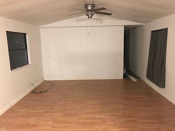 3rd image of 443 Leslie Dr