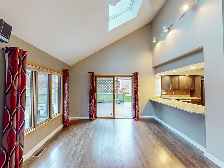 5790 Rushwood Dr — Photo 29