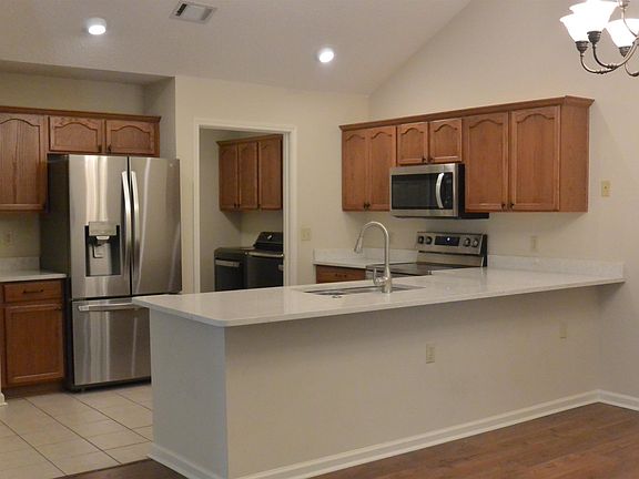 4th image of 1104 Oak Heights Ln #94
