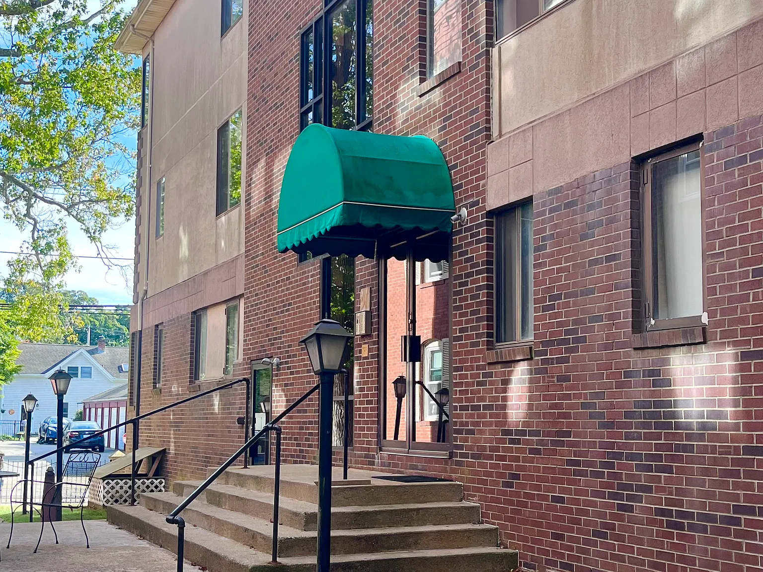 2 bed, 1000 sqft, $2,100 — Photo 2