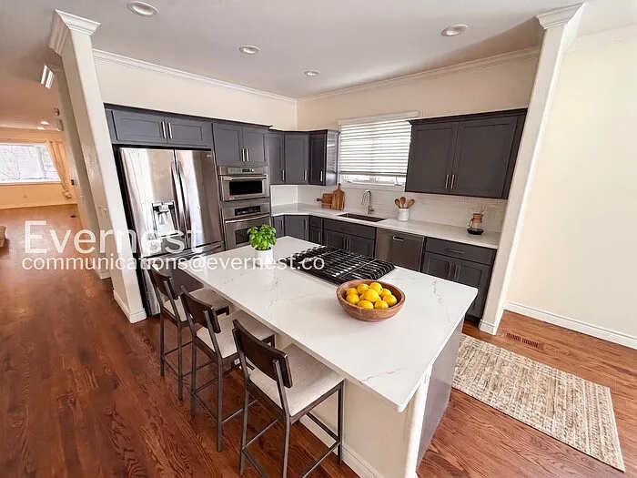 4 bed, 3.5 bath, 3516 sqft, $3,997 — Photo 4