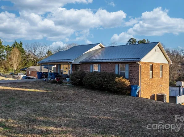 14 Berkley Ave, Granite Falls, NC 28630