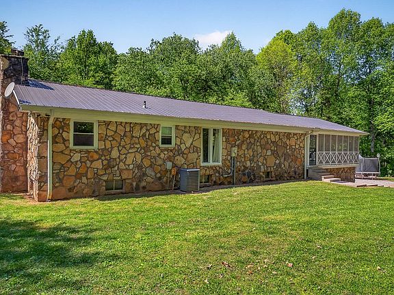 41st image of 214 Boyd Creek Rd