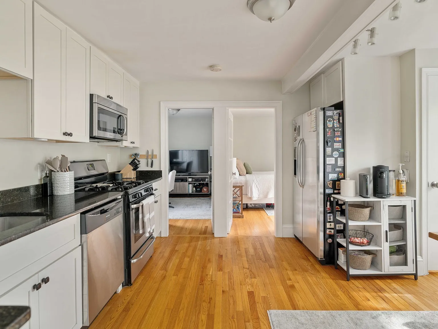 1 bed, 686 sqft, $3,300 — Photo 3