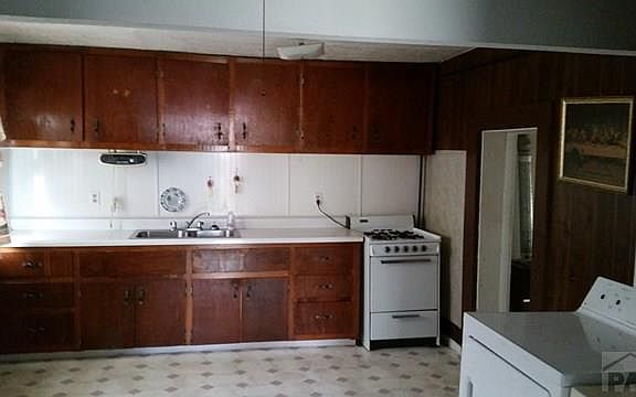 2nd image of 118 Harriet Ave