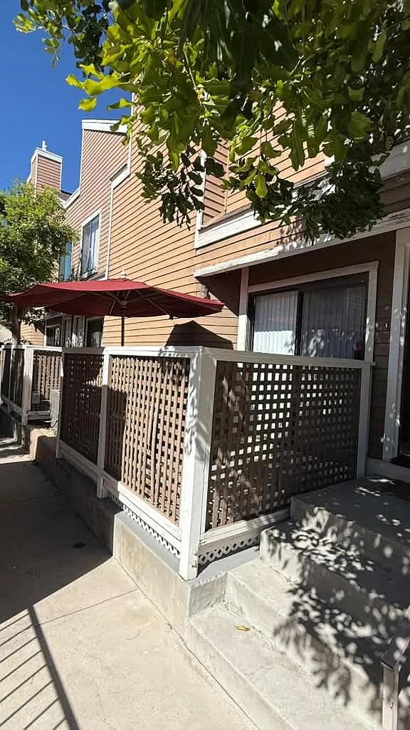 2 bed, 2.5 bath, 1055 sqft, $4,000 — Photo 3