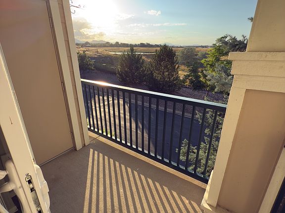 Outdoor deck faces North West.