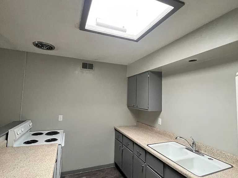 2440 Shaker Ct #5 — Photo 6