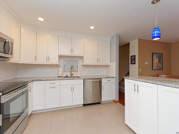 4th image of 46 Brenden Ct
