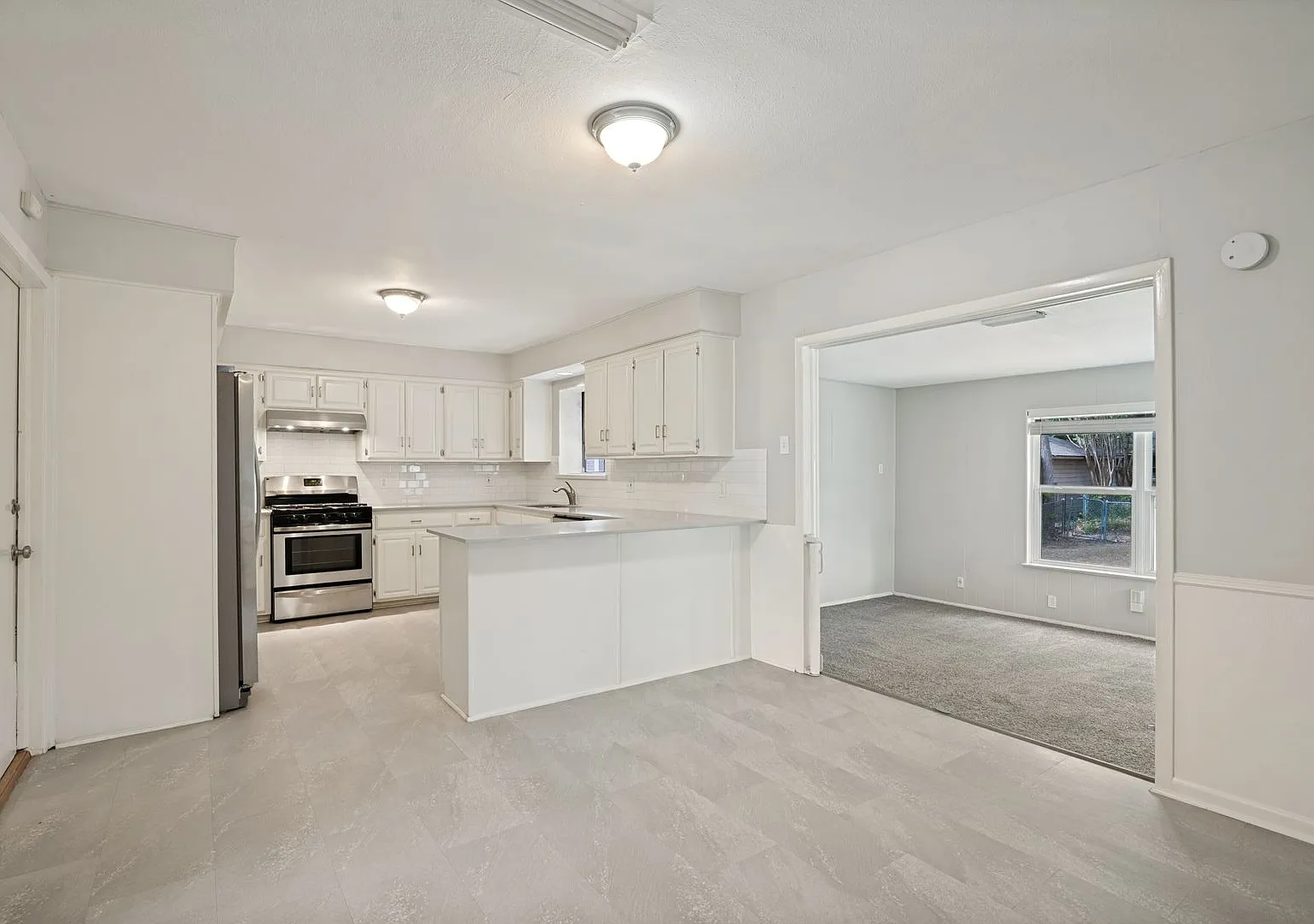 Charming 3-Bedroom Home in East Dallas — Photo 2