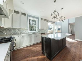 39 Jackson Ave, Rockville Centre, NY 11570
