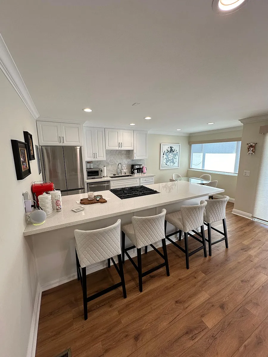 Building Photo - 1720 Ardmore Ave #312