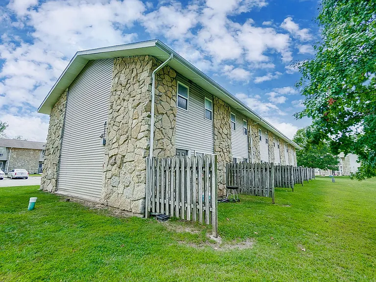Hickory Creek Apartments — Photo 64