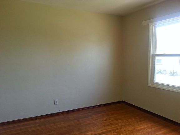 5th image of 185 4th Ave