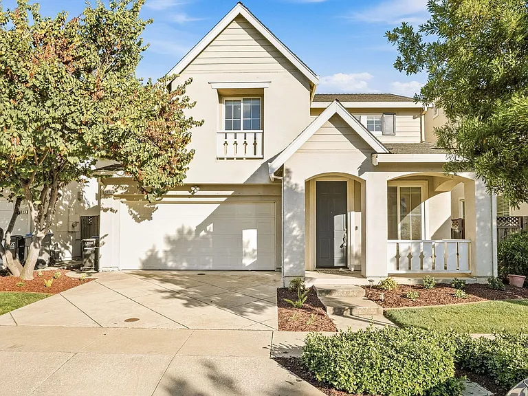 2018 McKenzie Pl — Photo 1