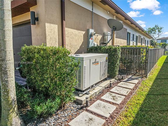 4th image of 10530 S Lago Vista Cir