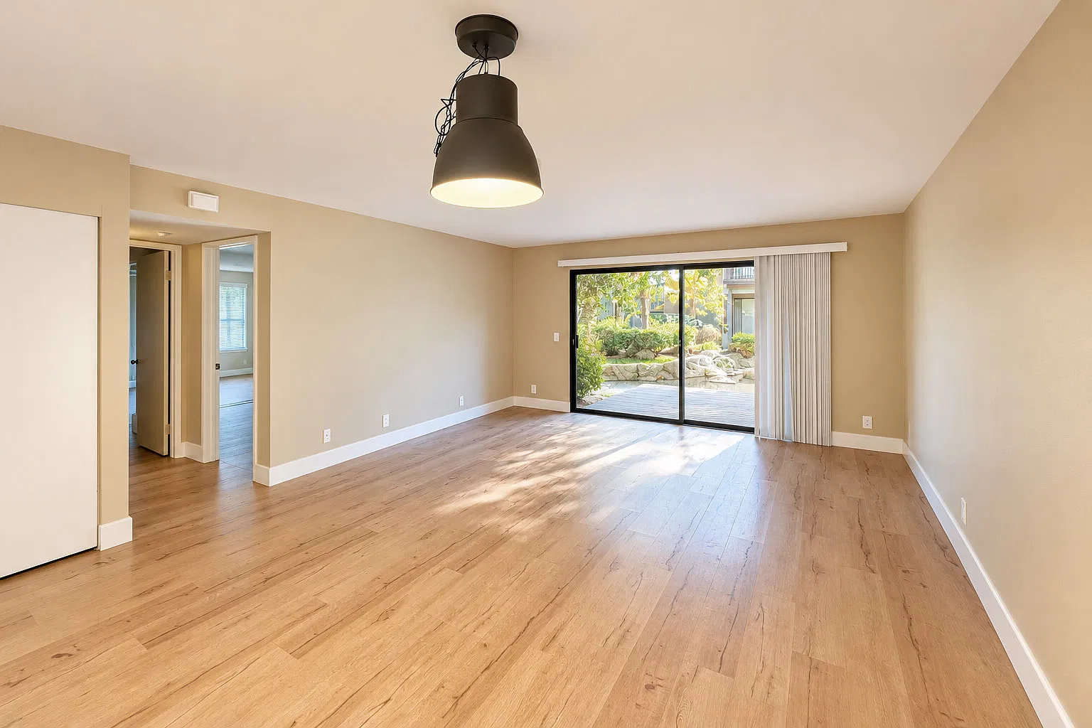 2 bed, 930 sqft, $3,000 — Photo 1