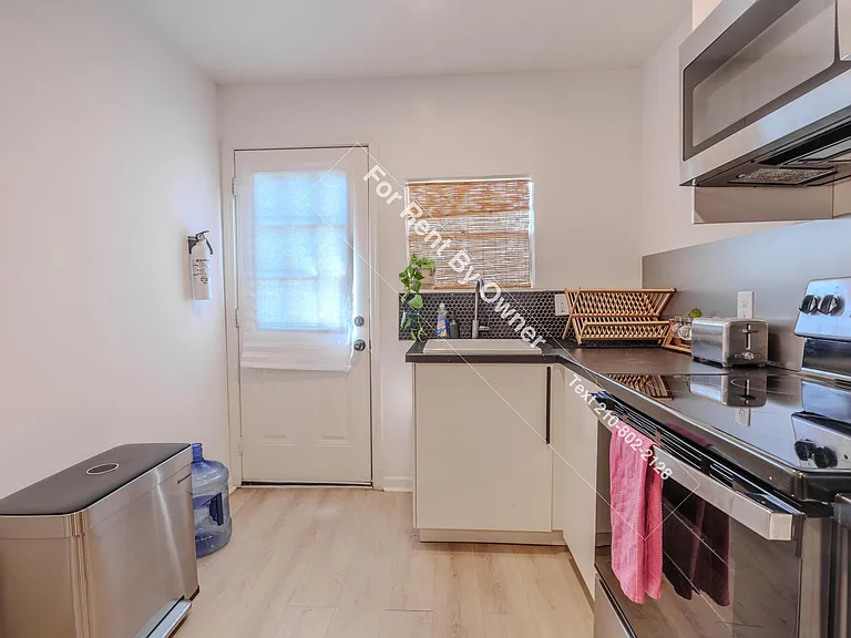 807 Dreiss St — Photo 6