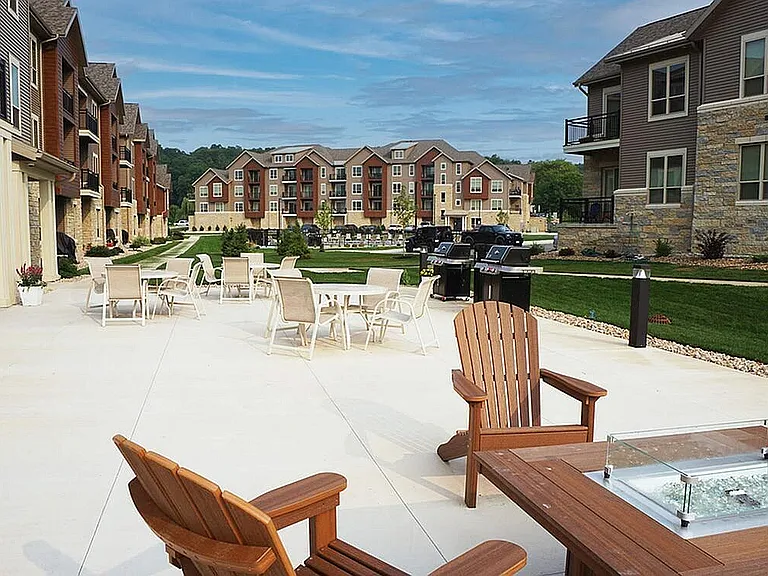 14_esker-townhomes-residences-madison-grilling