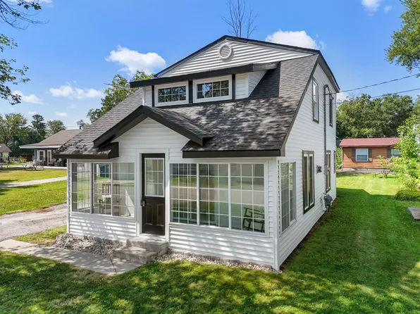 405 Myers Ave, Houghton Lake Heights, MI 48630