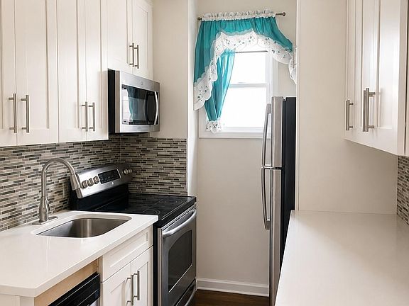 5th image of 3216 Seymour Ave Floor 2