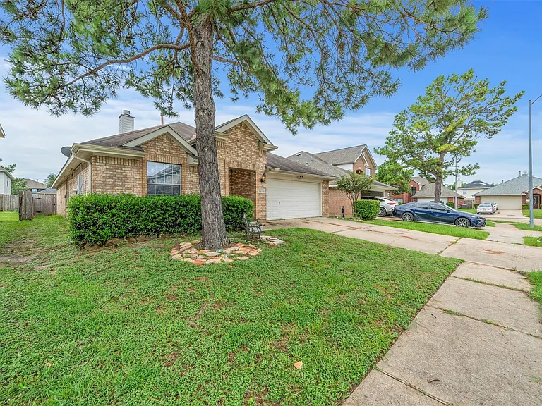 18235 Silver Timber Ct — Photo 2