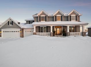 1655 Field Dr, Victoria, MN 55386