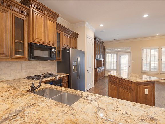 4th image of 7920 Bishop Rd