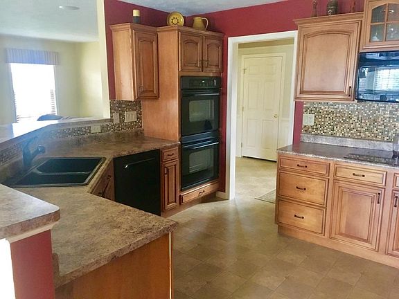 3rd image of 12886 Thoroughbred Dr