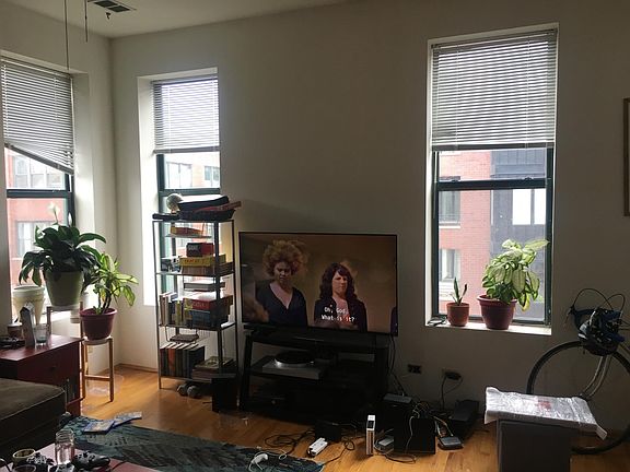 3rd image of 1825 W North Ave #3