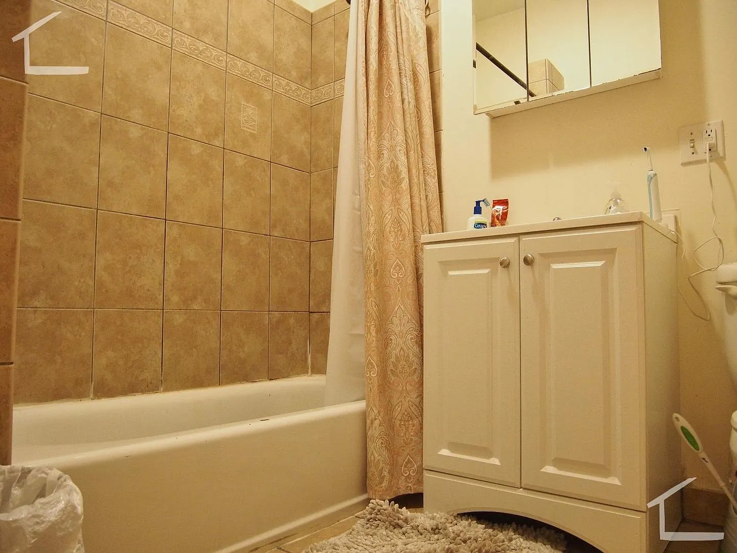 Huge 4 bed in Cleveland Circle — Photo 1